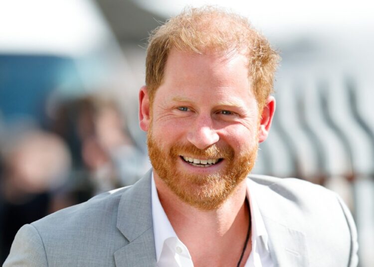 Palácio de Buckingham refuta afirmação do príncipe Harry