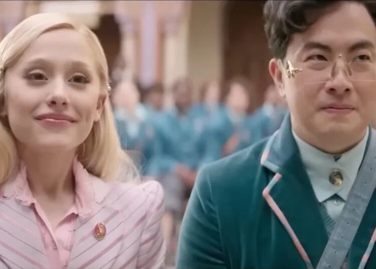Para sempre ainda nem saiu, e as pessoas já estão incomodando Ariana Grande e Bowen Yang sobre um terceiro filme