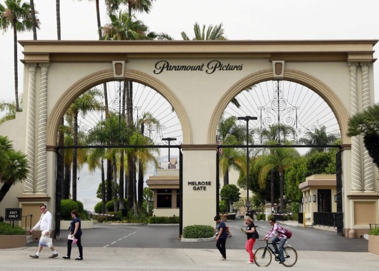 Paramount acusada de colocar estrelas na lista negra por causa de comentários de Israel enquanto Ellison assume o comando