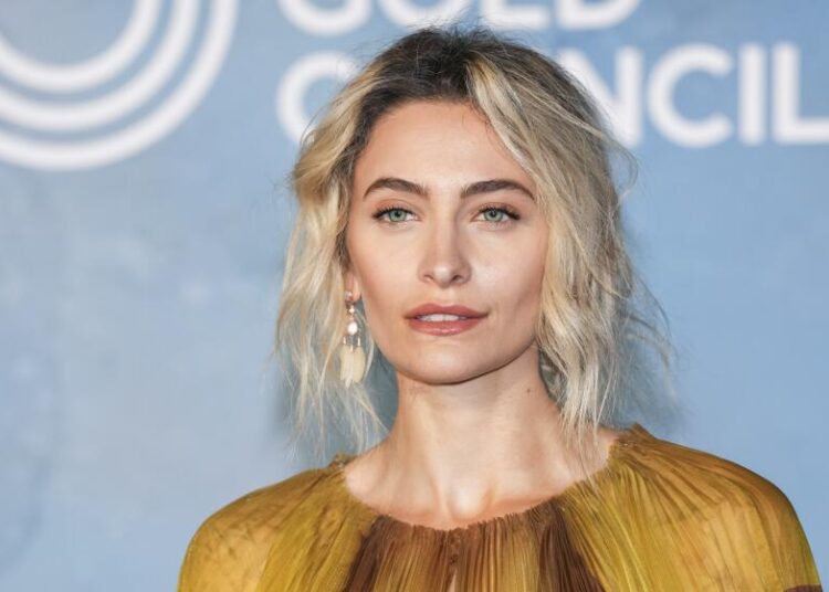 Paris Jackson diz que o uso de drogas abriu um buraco em seu septo. Por que ela não fará uma cirurgia para consertar