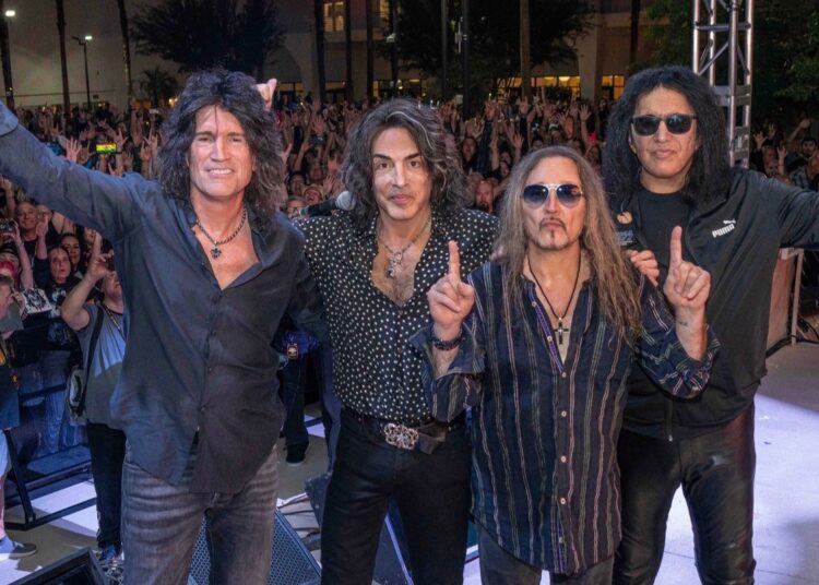 Paul Stanley, do KISS, sugeriu que novas músicas poderiam vir da banda; Não tenho certeza sobre mais apresentações de reunião