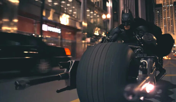 Por que Batman Begins, de Christopher Nolan, foi projetado como um filme solo, não como um início de trilogia