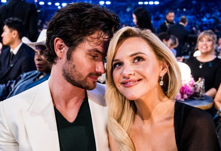 Por que Kelsea Ballerini e Chase Stokes voltaram a ficar juntos