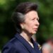 Princesa Anne continua focada em um papel fundamental em meio à turbulência da família real