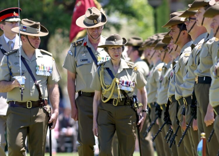 Princesa Anne é recebida de braços abertos durante turnê australiana