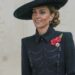 Princesa Kate evita por pouco acidente com guarda-roupa na cerimônia de lembrança | Real | Notícias