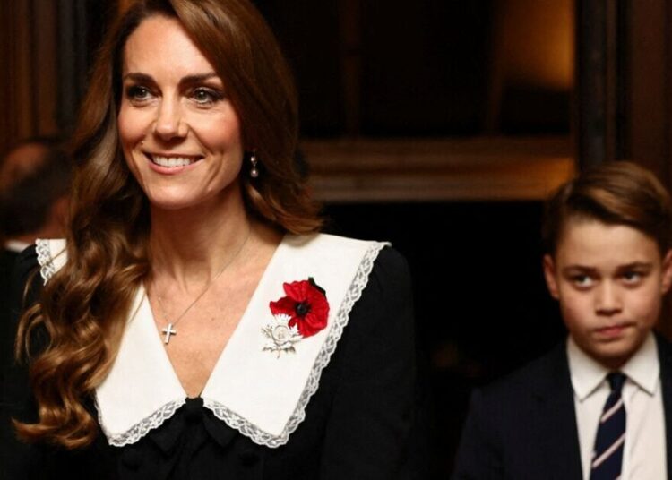 Princesa Kate fica linda com roupa sombria no evento Remembrance com o Príncipe George | Real | Notícias