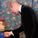 Príncipe e Princesa de Gales encontram Paddington Bear no Royal Variety Performance