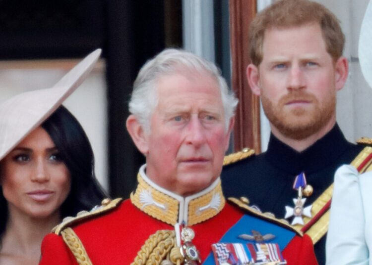 Carlos III inclui Harry e Meghan em seu funeral