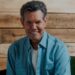 Randy Travis tem uma nova música. E não, não é IA