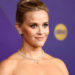 Reese Witherspoon tem uma teoria surpreendente sobre por que namorar é tão difícil agora