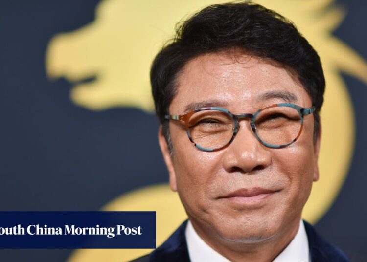 'Rei do K-pop' Lee Soo-man fala sobre a China e o bullying online de estrelas do K-pop