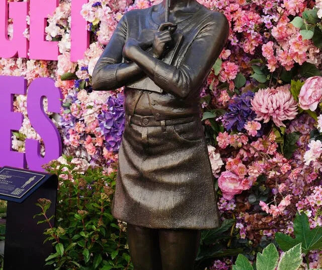 Renee Zellweger diz que Bridget Jones foi uma 'bênção' quando a estátua foi inaugurada