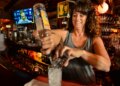 Restaurante popular em Sarasota compra espaço local de música ao vivo e choperia