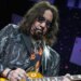 Revelada a causa da morte do membro fundador do Kiss, Ace Frehley