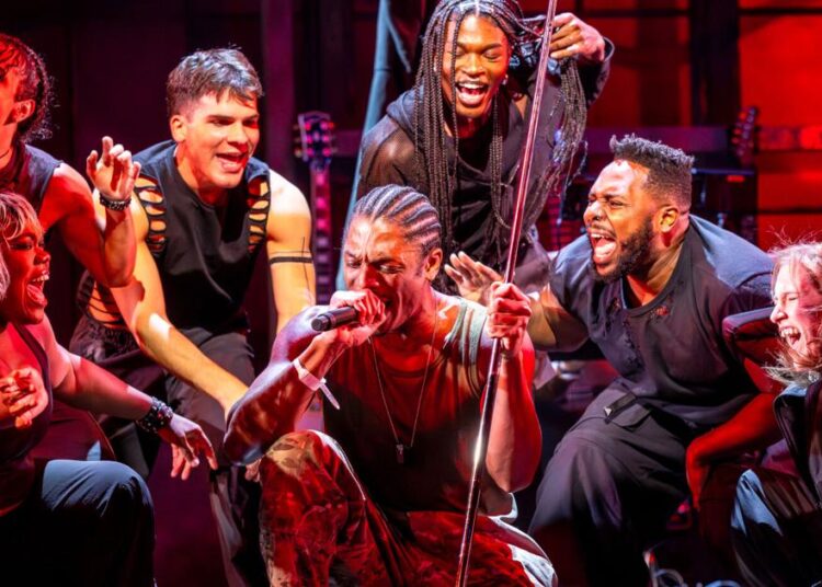 'Revolução(ões)' arrasa, mas não rola | Artes e Entretenimento