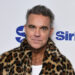 Robbie Williams em Celeb Photo Asks e exorta o público a respeitar a privacidade
