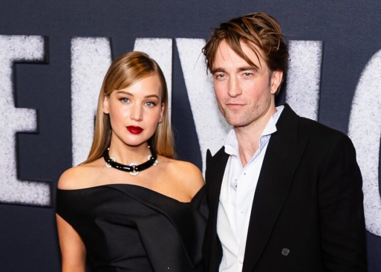 Robert Pattinson fala sobre comer comida do lixo de Jennifer Lawrence