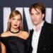 Robert Pattinson fala sobre comer comida do lixo de Jennifer Lawrence