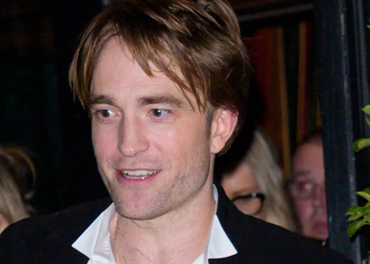 Robert Pattinson reflete sobre o impacto ‘alucinante’ de Crepúsculo 20 anos depois