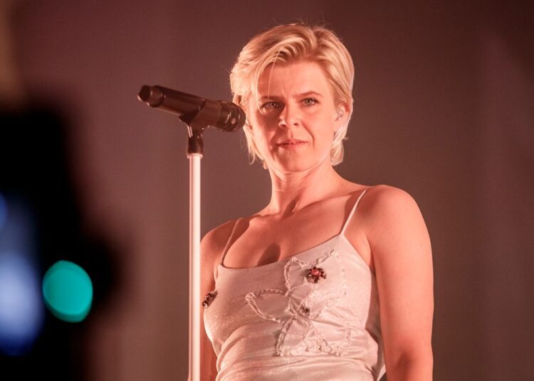 Robyn anuncia a primeira música nova em sete anos
