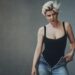 Robyn retorna com vídeo para nova música ‘Dopamine’: Assistir