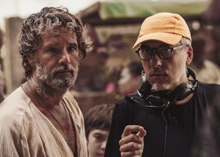 Rodrigo Santoro e Daniel Rezende falam sobre família, adoção e humanidade no filme brasileiro da Netflix ‘O Filho de Mil Homens’