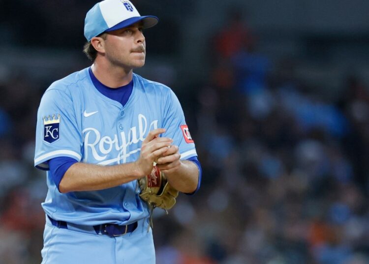 Royals definitivamente Sam Long | Revisão da realeza