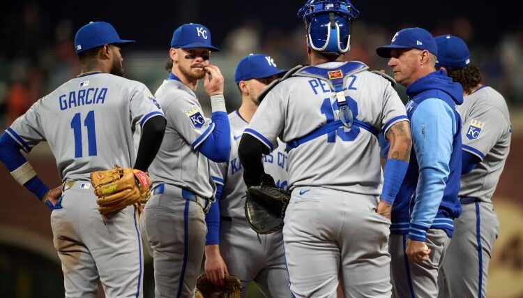 Royals envia arremessador ERA de 2,55 em troca prevista por rebatedor