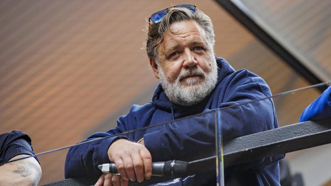 Russell Crowe conta a Joe Rogan sobre perda de peso após filme de Nuremberg