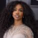 SZA posa ao piano em vestido transparente para GQ
