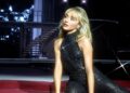 Sabrina Carpenter usa três fantasias de Halloween em Nova York