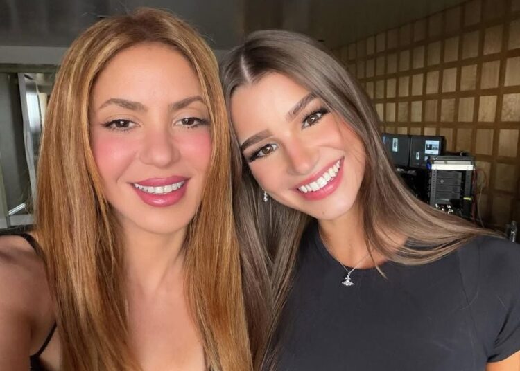 Shakira se junta a Brooke Monk para uma colaboração surpresa assumindo o controle do TikTok