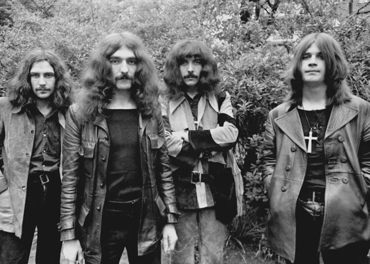 Sharon Osbourne protesta contra o lançamento das primeiras demos do Black Sabbath: 'Against the Band's Wishes'