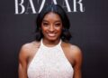 Simone Biles confirma que fez ‘três cirurgias plásticas’ e pede aos fãs que adivinhem