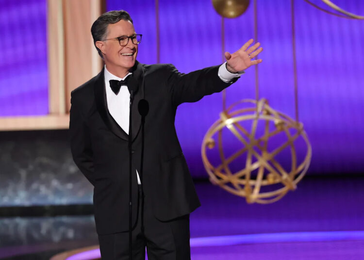Stephen Colbert diz que é ‘razoável’ que as pessoas pensem que a CBS o cancelou para apaziguar Trump