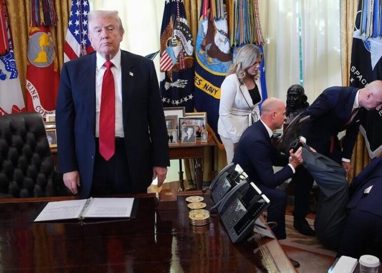Stephen Colbert zomba do presidente Donald Trump – Celebrity News – Entretenimento