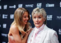Sydney Sweeney é vista com um vestido de Erdem Moralıoğlu no Festival Internacional de Cinema de Toronto. Sweeney conversou com a revista GQ, discutindo pela primeira vez a polêmica em torno de seu anúncio de jeans American Eagle. – Yahoo Notícias Canadá