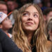 Sydney Sweeney se torna viral com roupa na corrida do campeonato NASCAR