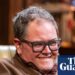 TV hoje à noite: o 'pior traidor' Alan Carr realmente escapou impune de um assassinato? | Televisão