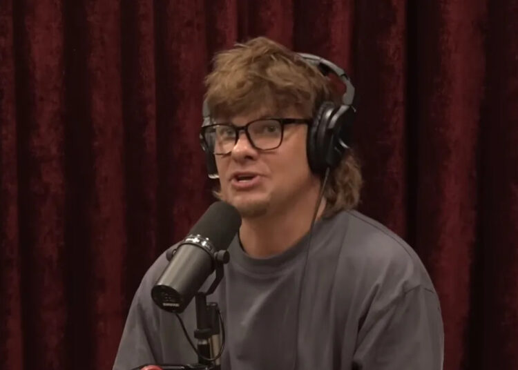 Theo Von zombou selvagemente de Flub enquanto defendia teorias da conspiração com Joe Rogan