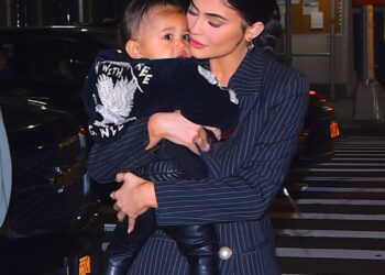 Kylie-Jenner-e-Stormi-Scott.jpg