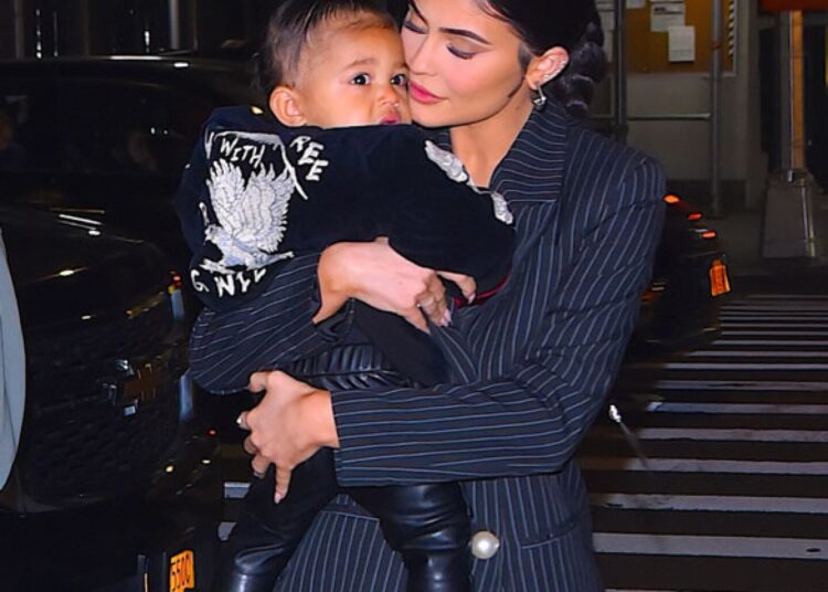 Kylie-Jenner-e-Stormi-Scott.jpg