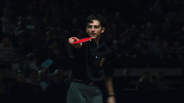Timothée Chalamet estrela o trailer oficial de 'Marty Supreme'