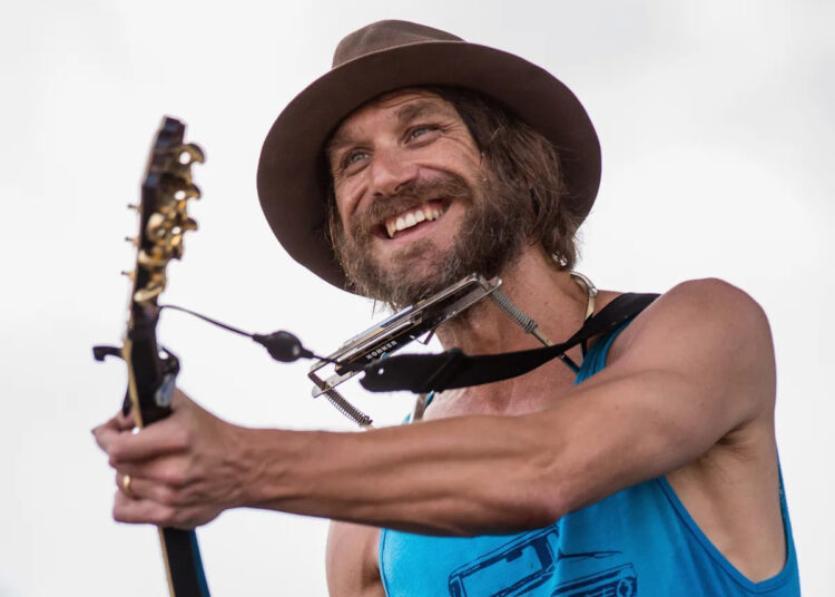 Todd Snider, cantor e compositor que cativou os fãs de música americana com honestidade e inteligência estimulantes, morre aos 59 anos