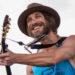 Todd Snider, cantor e compositor que cativou os fãs de música americana com honestidade e inteligência estimulantes, morre aos 59 anos
