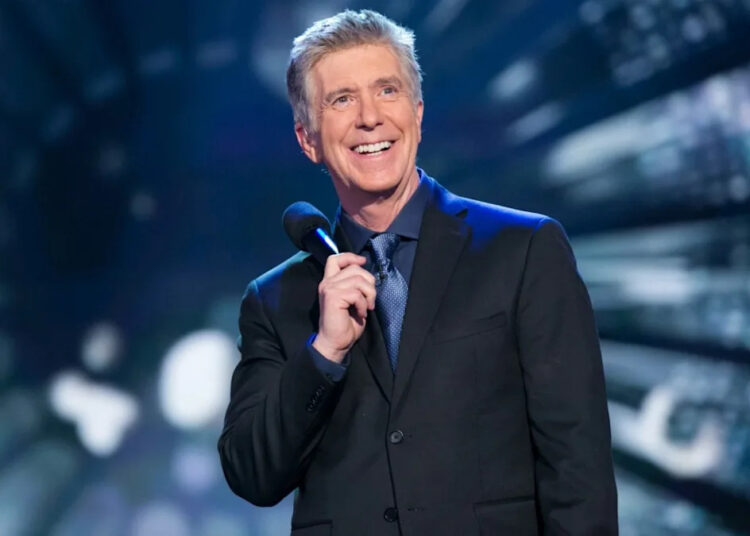 Tom Bergeron finalmente revela o verdadeiro motivo pelo qual deixou 'Dancing with the Stars' (exclusivo)