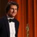 Tom Cruise reivindica seu primeiro Oscar com discurso emocional