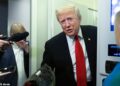 Trump diz que ‘se sente mal’ pela família real depois que Andrew foi destituído do título de príncipe por ligações com Epstein