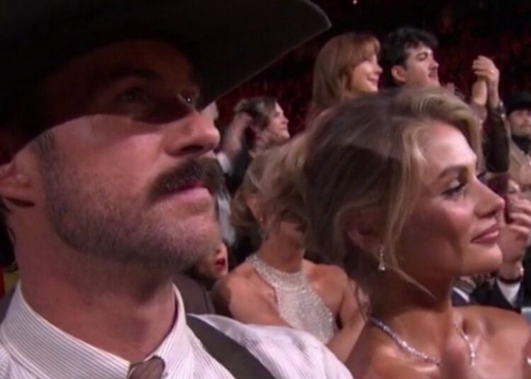 Tucker Wetmore compartilha uma nova música obscura, aparentemente sobre sua ex, Bryana Ferringer, que foi a acompanhante de Riley Green no CMA Awards na noite passada